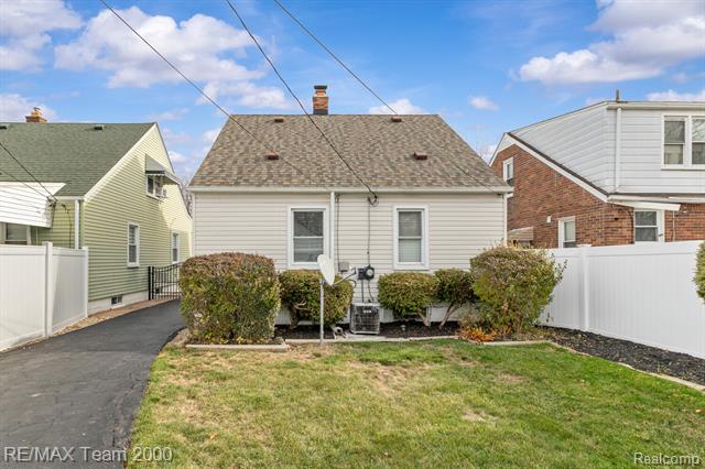 Builiding view twenty five for 4845 Westland, Dearborn, MI. 48126