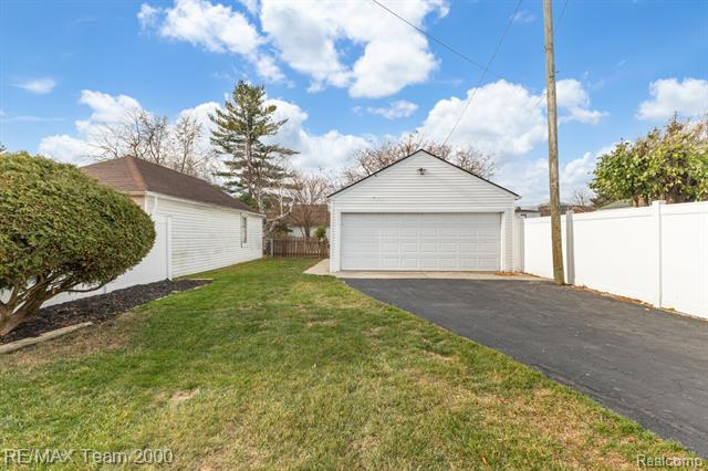 Builiding view twenty seven for 4845 Westland, Dearborn, MI. 48126