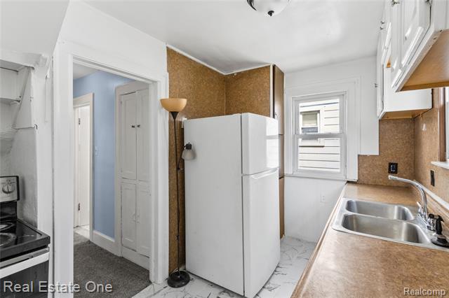 Builiding view six for 5444 Kenilworth, Dearborn, MI. 48126