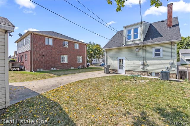 Builiding view ten for 5444 Kenilworth, Dearborn, MI. 48126