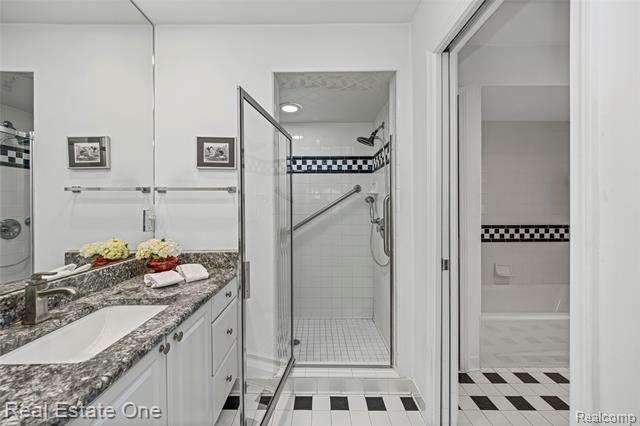 Builiding view fifteen for 23326 Longacre, Farmington, MI. 48335