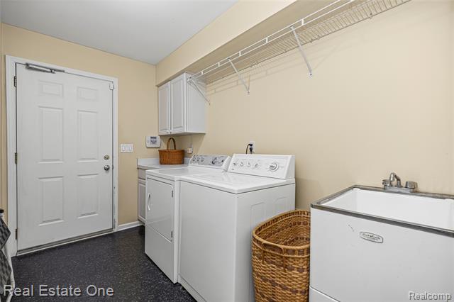 Builiding view nineteen for 23326 Longacre, Farmington, MI. 48335