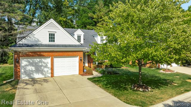 Builiding view one for 23326 Longacre, Farmington, MI. 48335