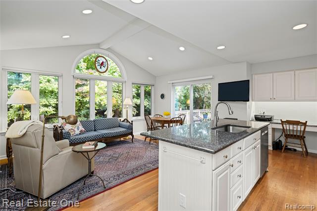 Builiding view seven for 23326 Longacre, Farmington, MI. 48335