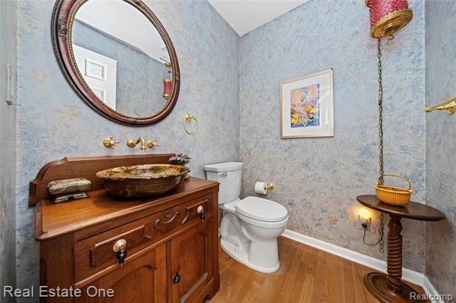 Builiding view seventeen for 23326 Longacre, Farmington, MI. 48335