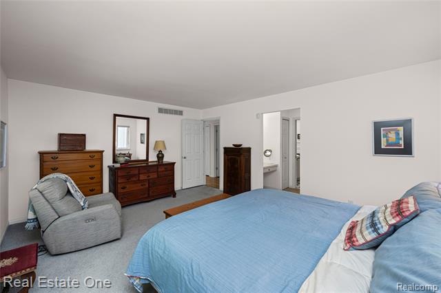 Builiding view thirteen for 23326 Longacre, Farmington, MI. 48335