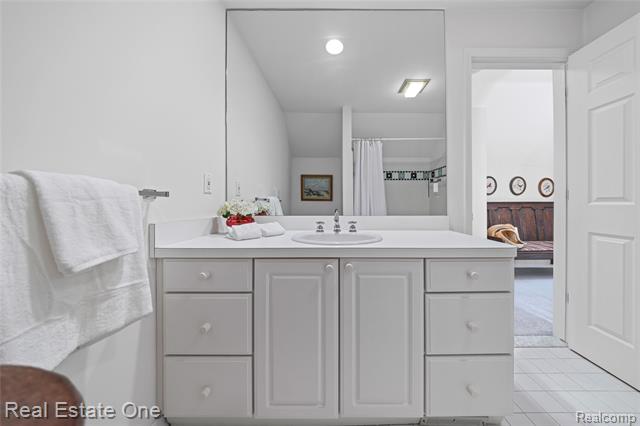 Builiding view twenty five for 23326 Longacre, Farmington, MI. 48335