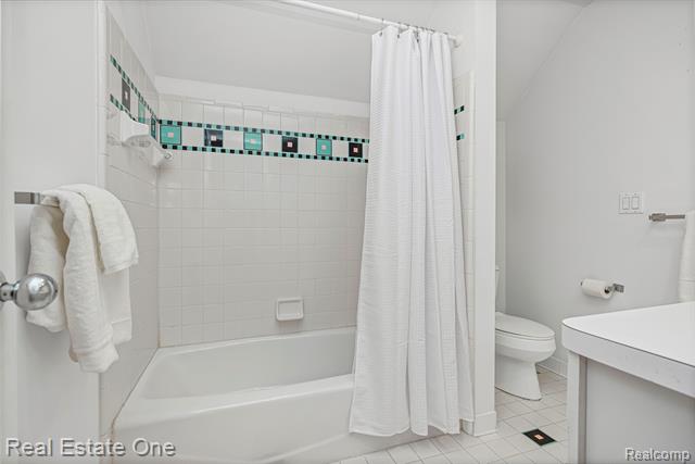 Builiding view twenty four for 23326 Longacre, Farmington, MI. 48335