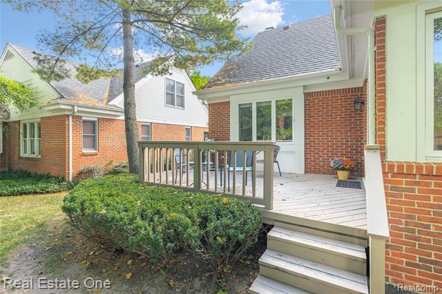 Builiding view twenty six for 23326 Longacre, Farmington, MI. 48335