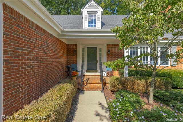 Builiding view two for 23326 Longacre, Farmington, MI. 48335