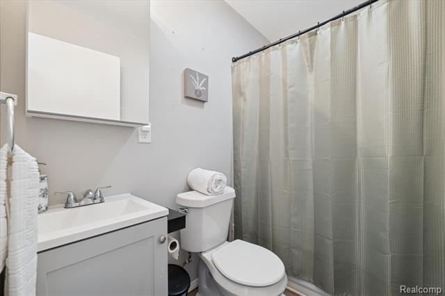 Builiding view eight for 1004 E Otis, Hazel Park, MI. 48030