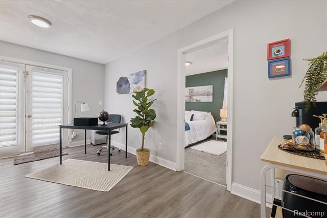 Builiding view eighteen for 1004 E Otis, Hazel Park, MI. 48030