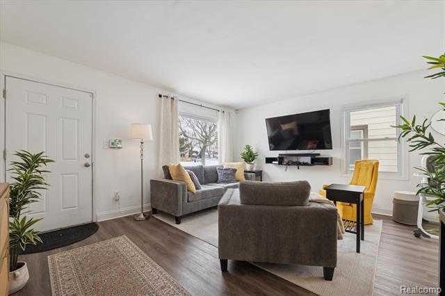 Builiding view eleven for 1004 E Otis, Hazel Park, MI. 48030