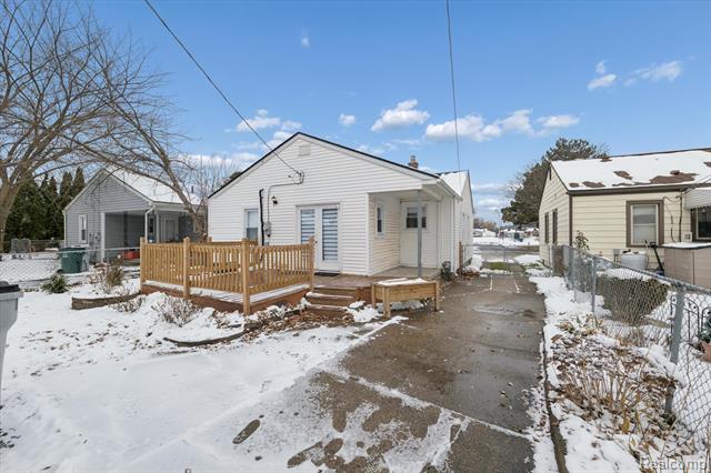 Builiding view nine for 1004 E Otis, Hazel Park, MI. 48030