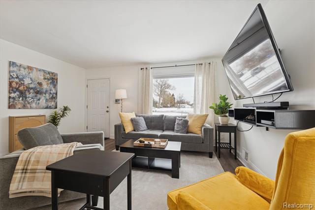 Builiding view one for 1004 E Otis, Hazel Park, MI. 48030