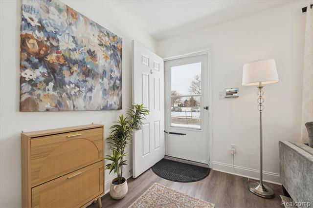 Builiding view ten for 1004 E Otis, Hazel Park, MI. 48030