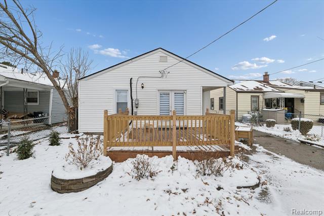 Builiding view thirty for 1004 E Otis, Hazel Park, MI. 48030