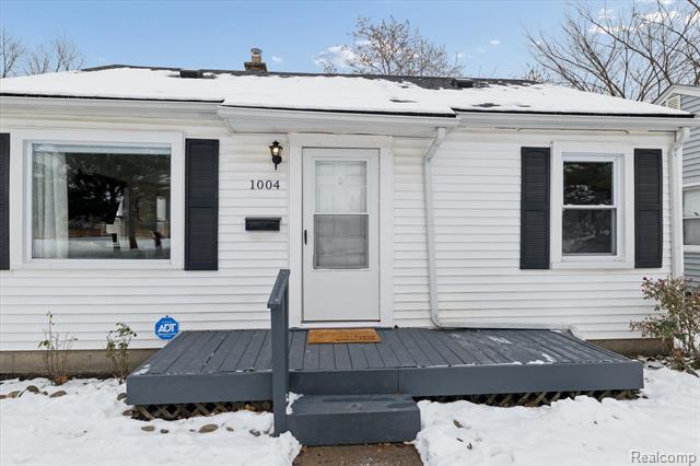 Builiding view twenty eight for 1004 E Otis, Hazel Park, MI. 48030