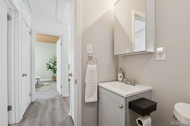 Builiding view twenty five for 1004 E Otis, Hazel Park, MI. 48030