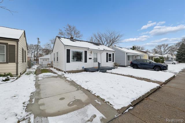 Builiding view twenty six for 1004 E Otis, Hazel Park, MI. 48030