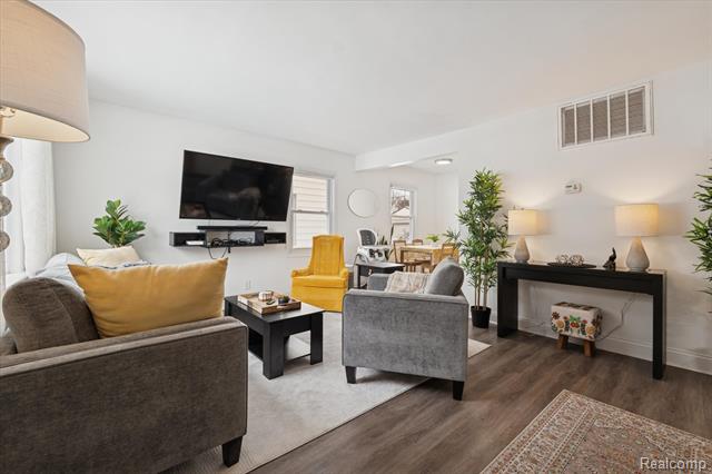 Builiding view two for 1004 E Otis, Hazel Park, MI. 48030