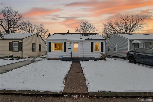 front view for 1004 E Otis Ave, Hazel Park, Mi. 48030