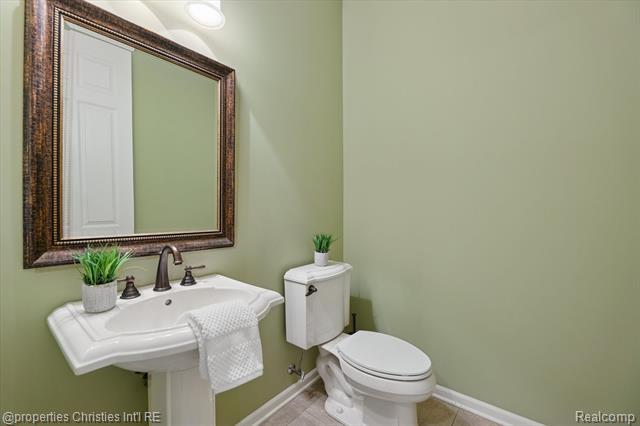 Builiding view eighteen for 15894 Augusta, Northville, MI. 48168