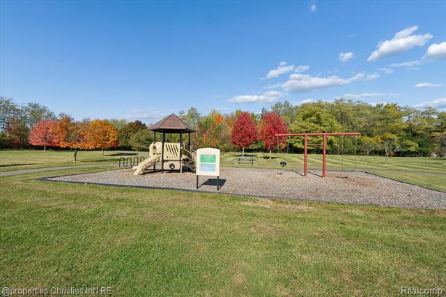 Builiding view ninety one for 15894 Augusta, Northville, MI. 48168