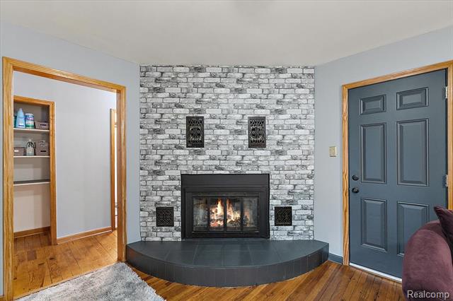 Builiding view eleven for 1920 E Saratoga, Ferndale, MI. 48220
