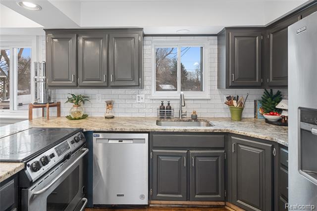 Builiding view eleven for 15238 Farmbrook, Plymouth, MI. 48170