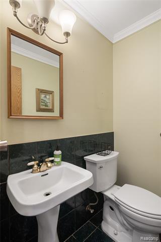 Builiding view fourteen for 15238 Farmbrook, Plymouth, MI. 48170