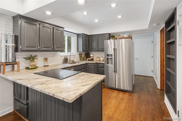 Builiding view ten for 15238 Farmbrook, Plymouth, MI. 48170