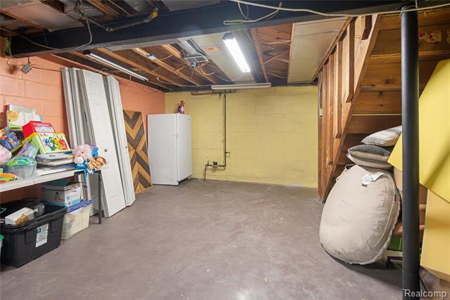 Builiding view twenty five for 15238 Farmbrook, Plymouth, MI. 48170