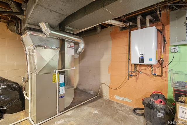 Builiding view twenty four for 15238 Farmbrook, Plymouth, MI. 48170