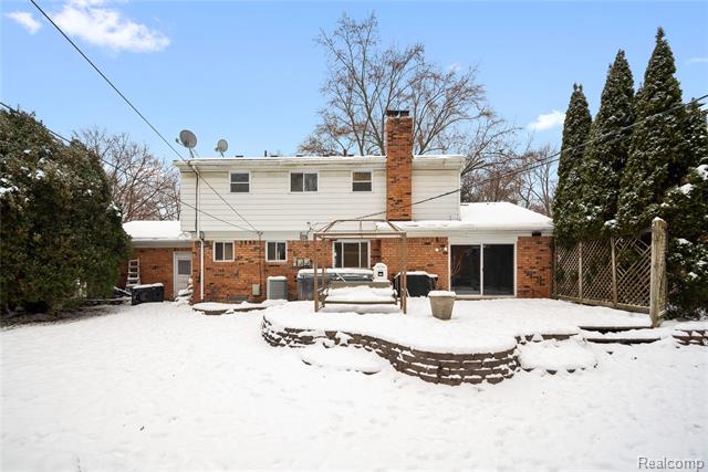 Builiding view twenty seven for 15238 Farmbrook, Plymouth, MI. 48170