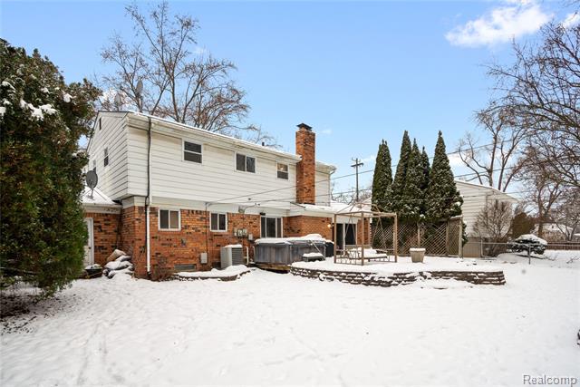 Builiding view twenty six for 15238 Farmbrook, Plymouth, MI. 48170