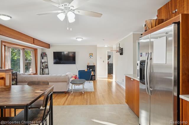 Builiding view eleven for 14677 Auburndale, Livonia, MI. 48154