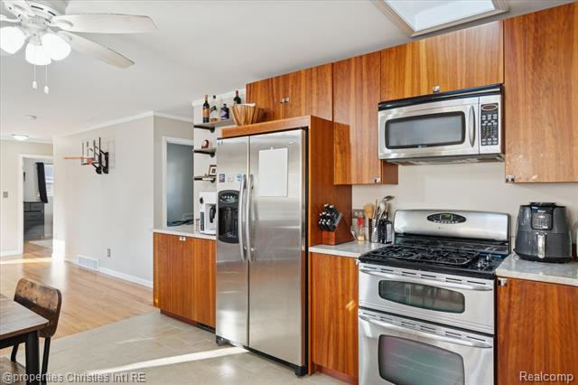 Builiding view fourteen for 14677 Auburndale, Livonia, MI. 48154