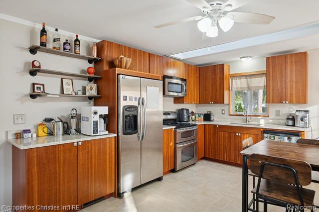 Builiding view thirteen for 14677 Auburndale, Livonia, MI. 48154