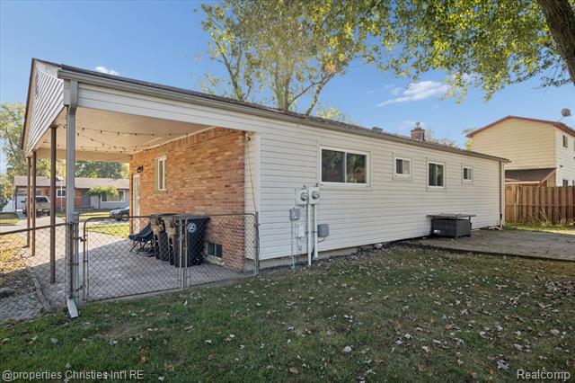 Builiding view thirty nine for 14677 Auburndale, Livonia, MI. 48154