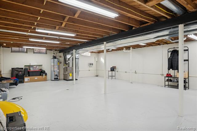 Builiding view thirty one for 14677 Auburndale, Livonia, MI. 48154