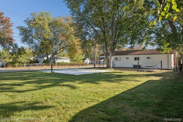 Builiding view thirty six for 14677 Auburndale, Livonia, MI. 48154