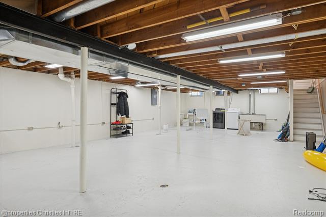 Builiding view thirty two for 14677 Auburndale, Livonia, MI. 48154