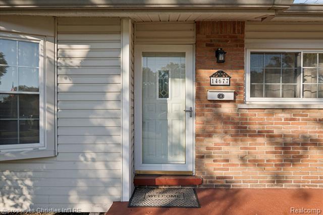 Builiding view three for 14677 Auburndale, Livonia, MI. 48154