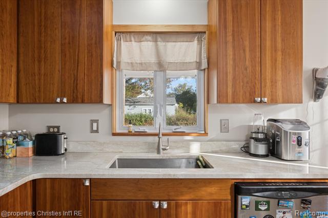 Builiding view twelve for 14677 Auburndale, Livonia, MI. 48154