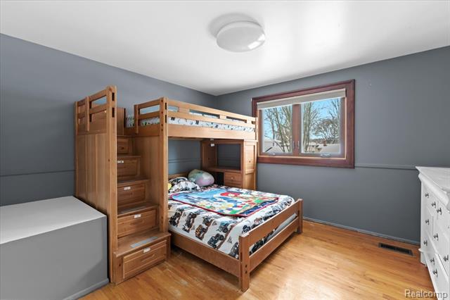 Builiding view fifteen for 14530 Gary, Livonia, MI. 48154