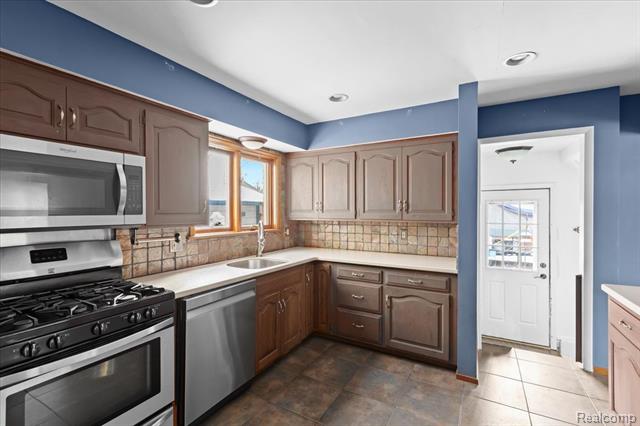 Builiding view nine for 14530 Gary, Livonia, MI. 48154