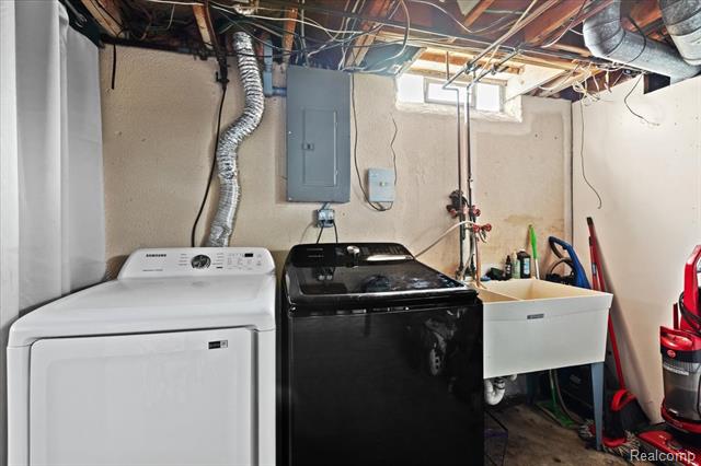 Builiding view nineteen for 14530 Gary, Livonia, MI. 48154