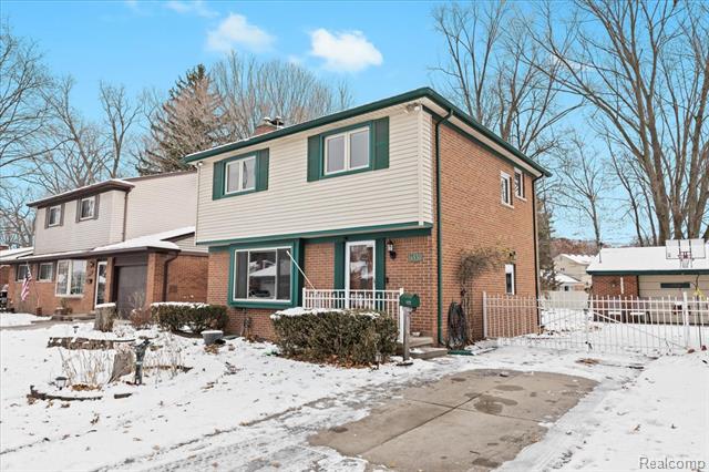 Builiding view one for 14530 Gary, Livonia, MI. 48154