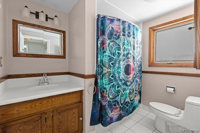 Builiding view seventeen for 14530 Gary, Livonia, MI. 48154